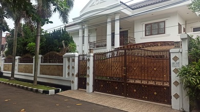 Rumah Bagus Dan Merah Di Perumahan Megapolitan Cinere Estate 