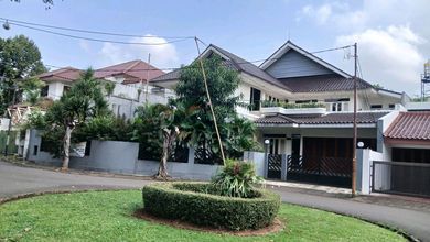 Jual Rumah Cantik Luas 682 m2 area Bintaro, Jakarta Selatan