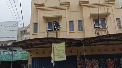 Ruko Strategis di Tiga Raksa Dekat Pasar Gudang Dijual Cepat