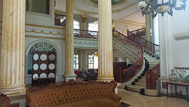 Puri Cinere Rumah Cantik Bak Istana Shm