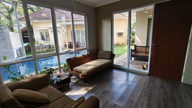 Rumah Mewah Dengan Kolam Renang Di Bsd City