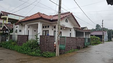 Dijual Rumah Cantik Hook 2Lt di Perum Villa Parung Bogor