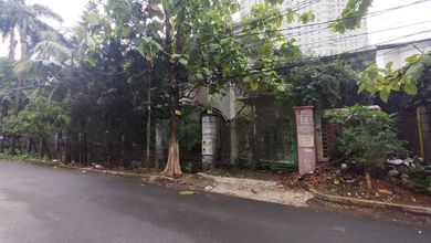 Rumah Tua Hitung Tanah Di JL Permata Safir Permata Hijau Jaksel