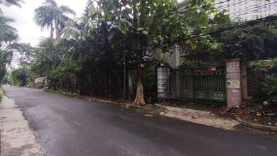 Rumah Tua Hitung Tanah Di JL Permata Safir Jakarta Selatan