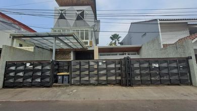 Rumah 3 Lantai Hitung Tanah JL Delta Sari F1 Gandaria Jaksel
