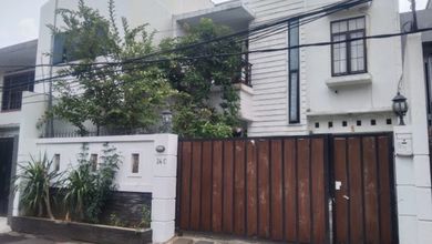 Rumah 2 lantai dgn kolam renang di Mampang Prapatan Jakarta Selatan