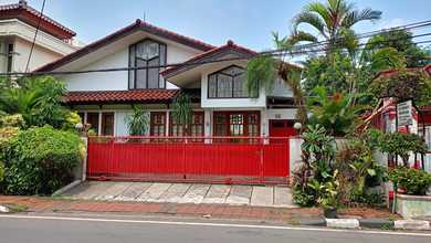 Rumah Vintage di Jl. Anggrek Garuda Raya, Jakarta Barat