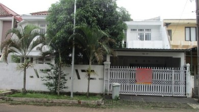 RUMAH TINGKAT DI ERAMAS 2000, CAKUNG, JAKARTA TIMUR; LT.300m2; SHM