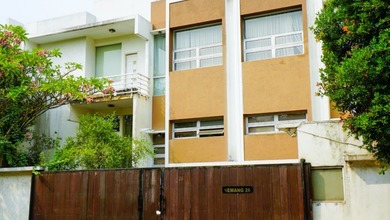 RUMAH TINGKAT LUAS DI PANCORAN, JAKARTA SELATAN; LT. 828 m2