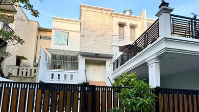 RUMAH TINGKAT DI PERMATA MEDITERANIA, JAKARTA SELATAN; LT. 225 m2; SHM