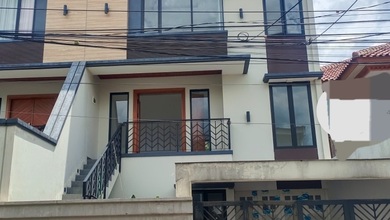 Rumah Tingkat 2lt Di Jl. Kalibata Selatan Kel. Kalibata Kec. Pancoranjakarta Selatan