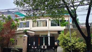 RUMAH TINGKAT LUAS DI PULO GADUNG, JAKARTA TIMUR; LT.646 m2