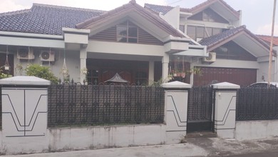 Jual Rumah Cantik Luas 370 m2 di Ciputat, Tangerang Selatan
