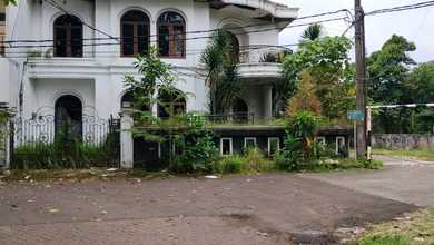 Rumah 2 Lantai Hook di Villa Japos Graha Lestari