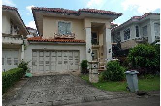 Rumah Asri 2 Lantai di Cluster Taman Beverly Golf