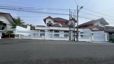 Rumah Mewah Nan Asri Kayu Putih Pulo Gadung