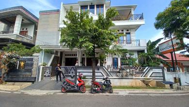Rumah Mewah Nan Asri 3 Lantai di Cempaka Putih