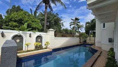 Rumah Mewah di Beverly Golf Dgn Swimming Pool