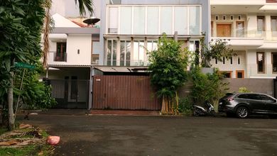 Rumah Dijual di Jl Pulau Damar 6 Permata Buana Jakarta Barat