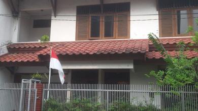 Rumah Cantik di Jalan Surya Permata 3 F No 20 Kel Kedoya Selatan Kec Kebon Jeruk Kota Jakarta Barat