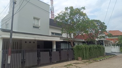 Rumah Cantik Di 2 Lantai Dijatiwaringin 2, Pondok Gede Bekasi