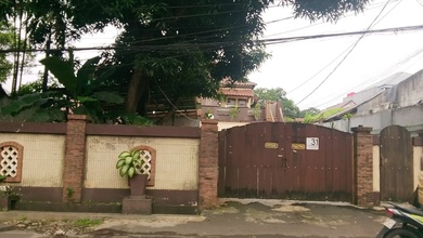 Tanah dan Bangunan yang Areanya Luas Dijalan Kelapa Hijau No 31 Kelurahan Jgakarsa Jakarta Selatan