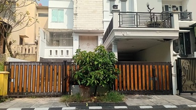 Rumah Cantik di Permata Mediterania Ruby Garden Raya No 17 Kel Ulujami Kec Pesanggrahan Jakarta Selatan