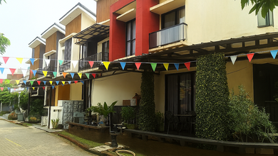 Rumah Hook 2lt di Jalan Tole Iskandar Depok
