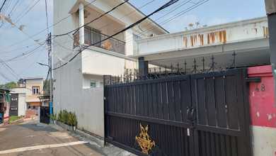 Rumah Cantik 2 Lt Ciracas Termurah Jarang Ada