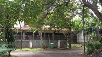 Jual Cepat Rumah Elit area Simprug, Jakarta Selatan, Luas 712 m2