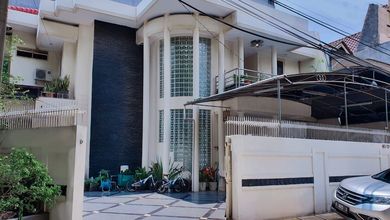 Full Furnish, Rumah 2 lantai siap huni di belakang mall kelapa gading 