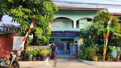 Rumah dua lantai hook di kayu putih