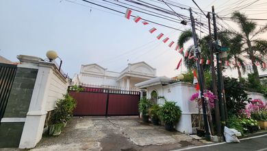 Rumah mewah murah di Jl madrasah II Sukabumi Utara kebon jeruk
