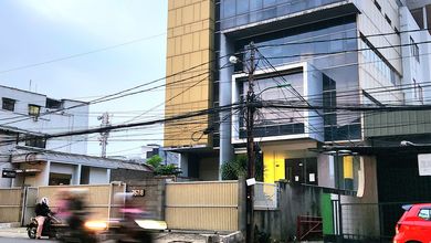 Mini building murah di Jl raya kebayoran lama, luas 666 m²
