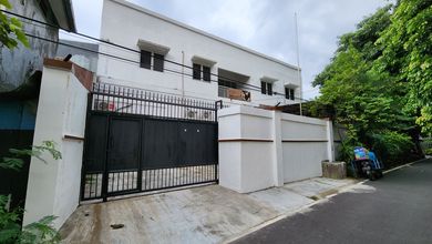 Rumah murah dua lantai di Jl kramat baru, Senen, Jakarta pusat 