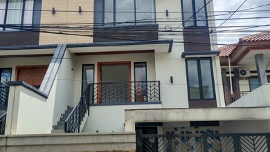 Kalibata, Rumah Mewah Tiga Lantai Di Kalibata Selatan Pancoran Jakarta Selatan