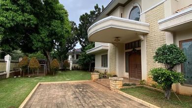 Rumah Hook Mewah 2 lt di Pondok Indah