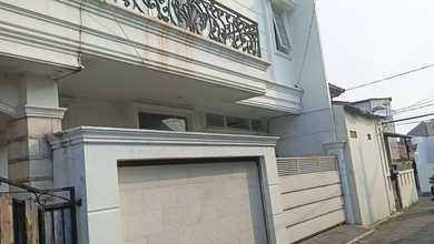 Petukangan Utara Dijual Rumah Mungil Jl. H. Gaim Jakarta Selatan