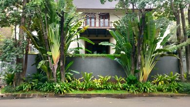 Rumah Mewah 3 LT Dijual di Permata Buana Jakarta Barat