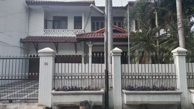 Rumah 2 Lantai Dijual  Murah Lokasi Strategis Di Gandaria
