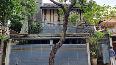 Rumah Strategis Di Jl Pinang Perak Kebayoran Lama Jakarta Selatan