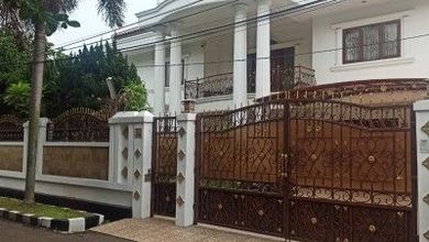 Jual Rumah Megah Luas 740 m2 Kawasan Cinere, Depok