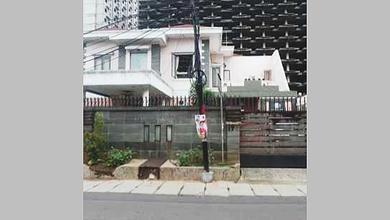 Rumah Eksklusif Luas 896 m2, di Kebon Jeruk, Jakarta Barat