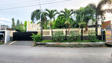 rumah 2 lantai pinggir jalan di tapos depok