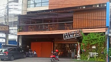 Gedung Ruang Usaha 4 Lantai Lokasi Di Jalan Raya Kuta 