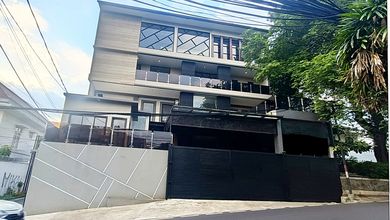Jual Rumah Cantik LT 326 m2 di Kemang, Jakarta Selatan