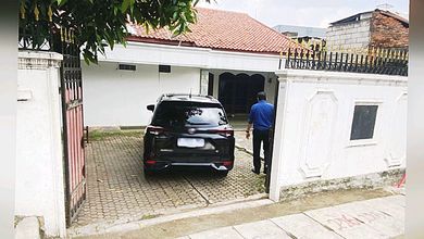 Rumah di Lelang Lokasi Jalan Raya di Srengseng Kembangan Jakbar
