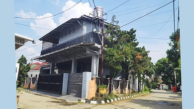 Rumah Hook Di Komplek Persada Depok