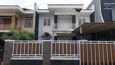 Dijual Cepat Rumah 2Lt di Taman Yasmin