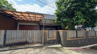 Dijual Rumah 2Lt Cantik di Pasar Rebo